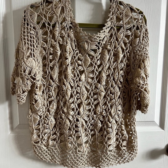 Heartloom Woven Blouse - Picture 2 of 4